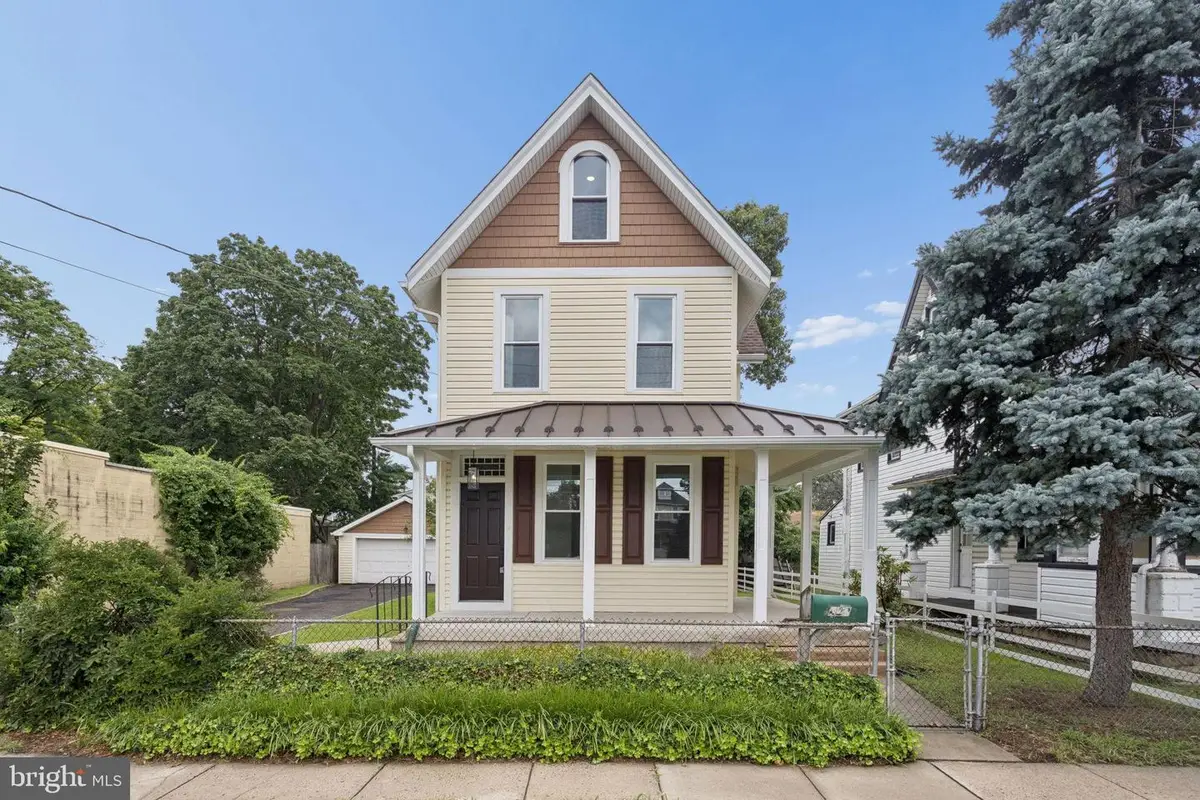 423 W Broad St, Palmyra, NJ 08065 - #1