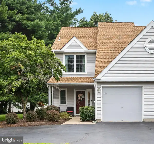 250 Birch Hollow Dr, BORDENTOWN, NJ 08505