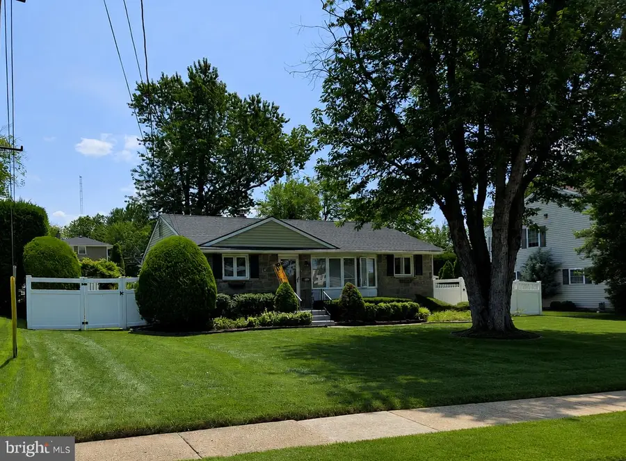 2823 Burgundy Dr, Riverton, NJ 08077 - #2
