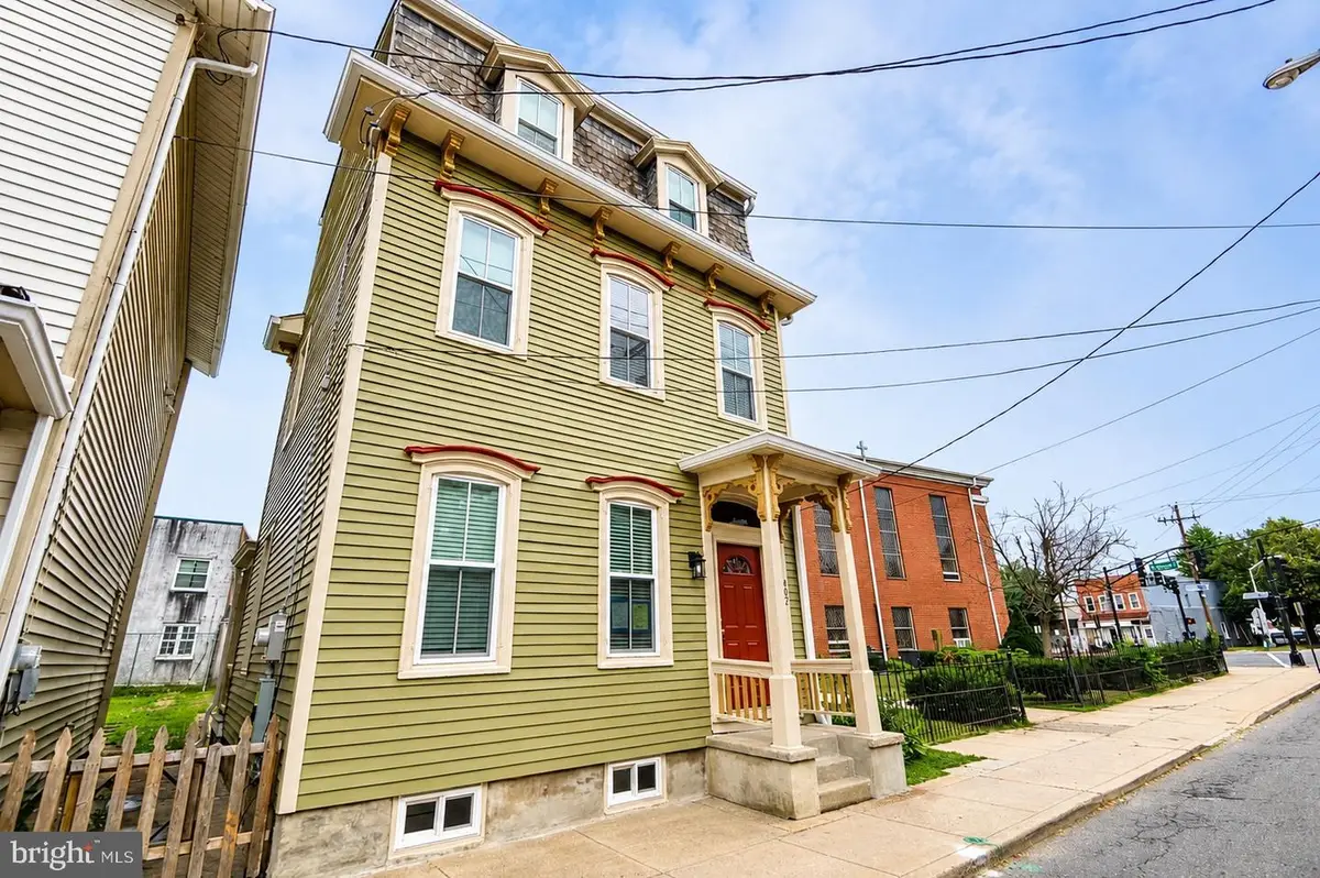 402 Lawrence St, Burlington, NJ 08016 - #1
