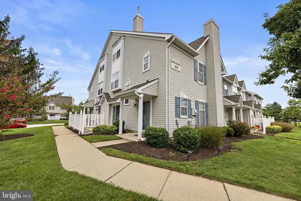 301 Oliphant Ln, MOUNT LAUREL, NJ 08054