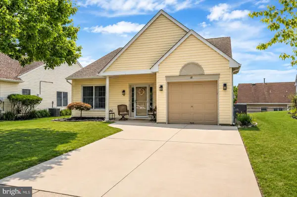 18 Lantern Ln, COLUMBUS, NJ 08022