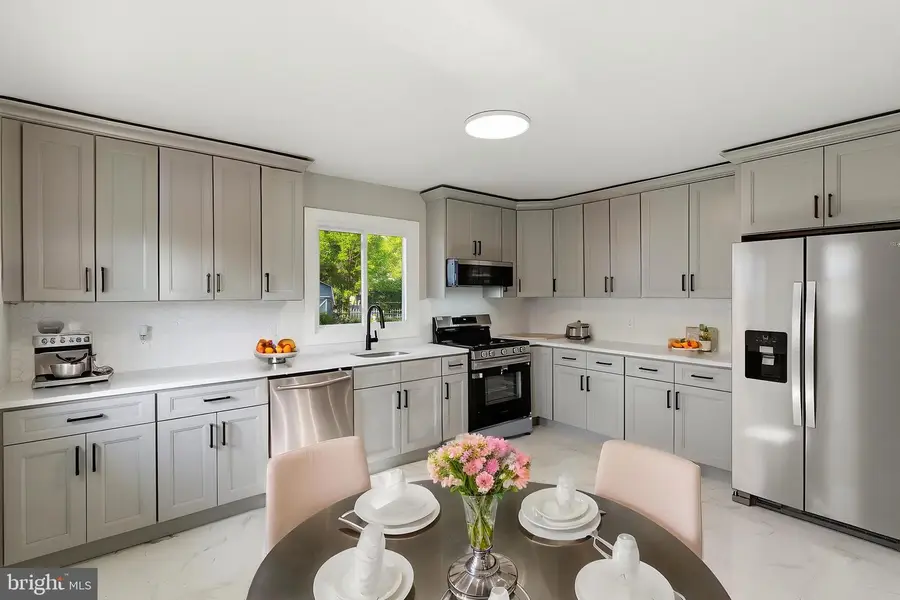 26 W 2nd St, Florence, NJ 08518 - #2