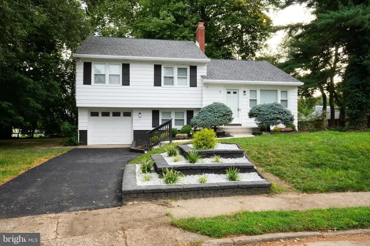 7 Windsor Pl, Mount Holly, NJ 08060 - #1