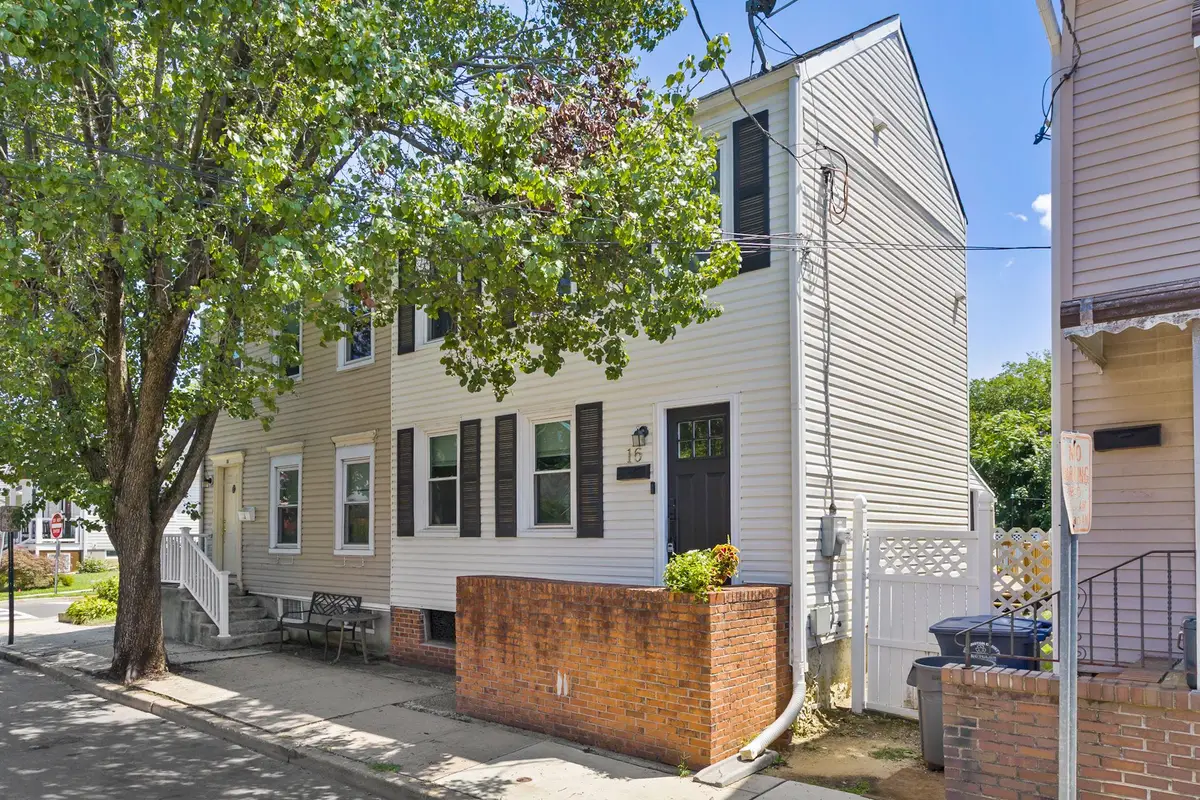 16 E Burlington St, Bordentown, NJ 08505 - #1