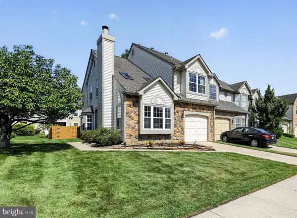 14 Sandhurst Dr, MOUNT LAUREL, NJ 08054