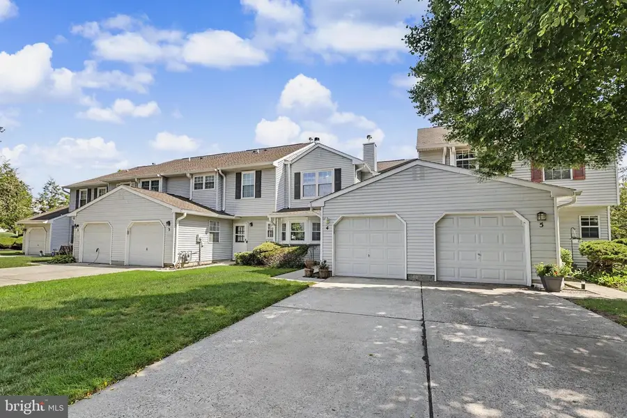 4 Fairfax Ct, Bordentown, NJ 08505 - #3