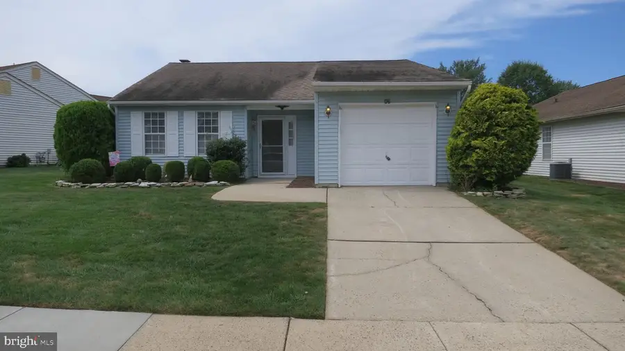 17 Meadowwood Ct, Columbus, NJ 08022 - #3