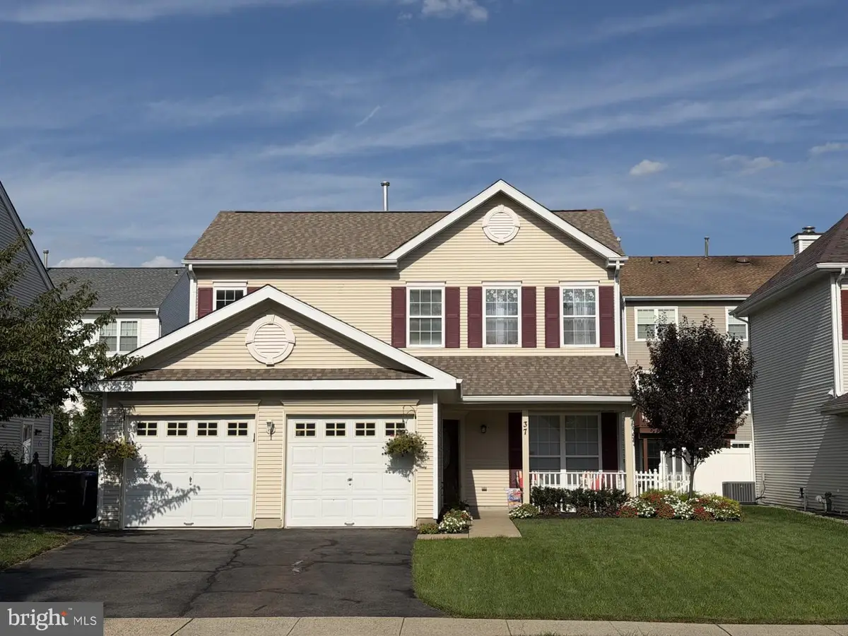 37 Arrowhead Dr, Burlington, NJ 08016 - #1