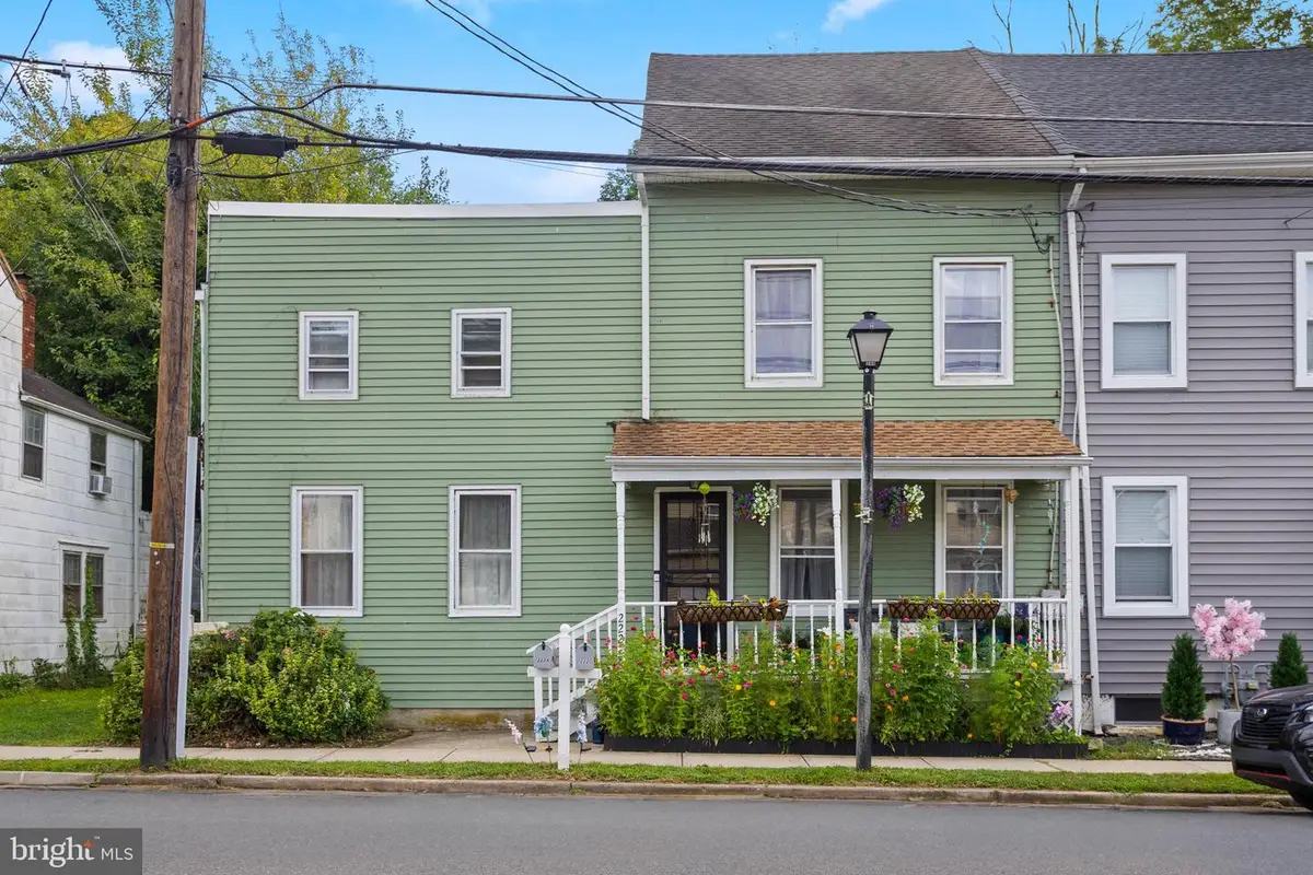 222 Washington St, Fieldsboro, NJ 08505 - #1