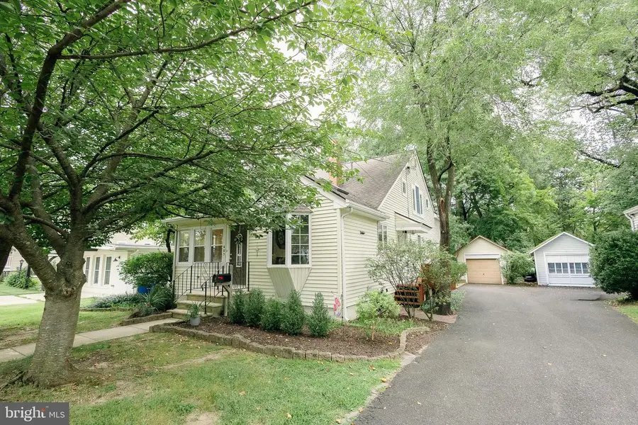 407 S Washington Ave, Moorestown, NJ 08057 - #3