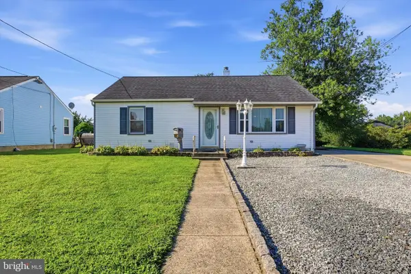 4 Pointville Rd, PEMBERTON, NJ 08068