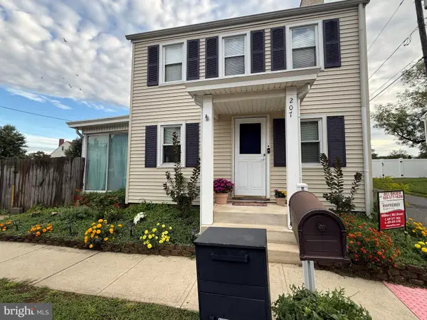 207 Washington St, FIELDSBORO, NJ 08505