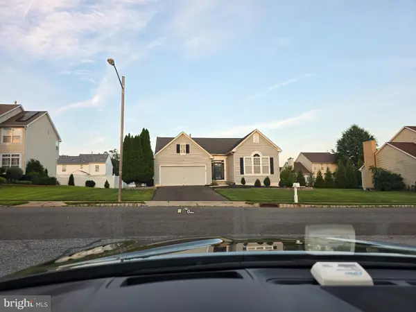 8 Quincy Manor Ln, BURLINGTON, NJ 08016
