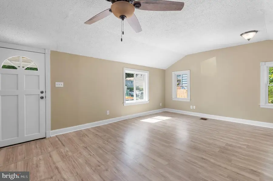 211 Lafayette St, Bordentown, NJ 08505 - #3