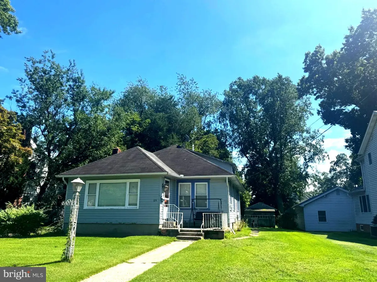 124 W Franklin Ave W, Edgewater Park, NJ 08010 - #1
