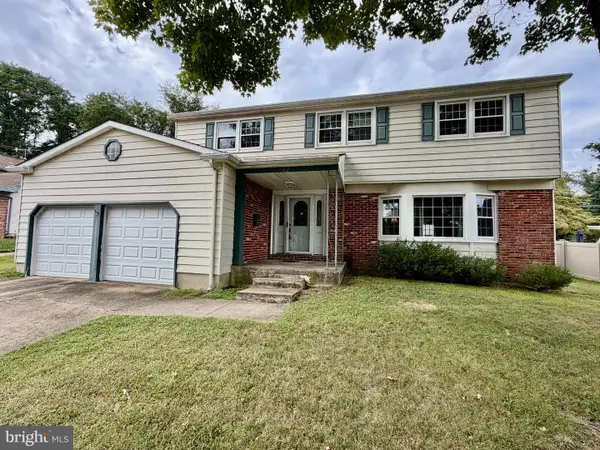 402 St David Dr, MOUNT LAUREL, NJ 08054