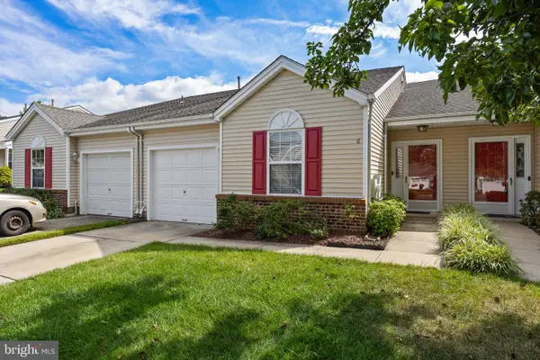 6 Clifford Dr, MOUNT LAUREL, NJ 08054