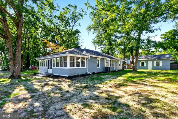 301 N Lakeshore Drive N, BROWNS MILLS, NJ 08015