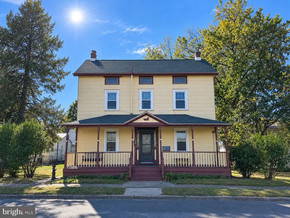 310 Front St, Beverly, NJ 08010 - #1