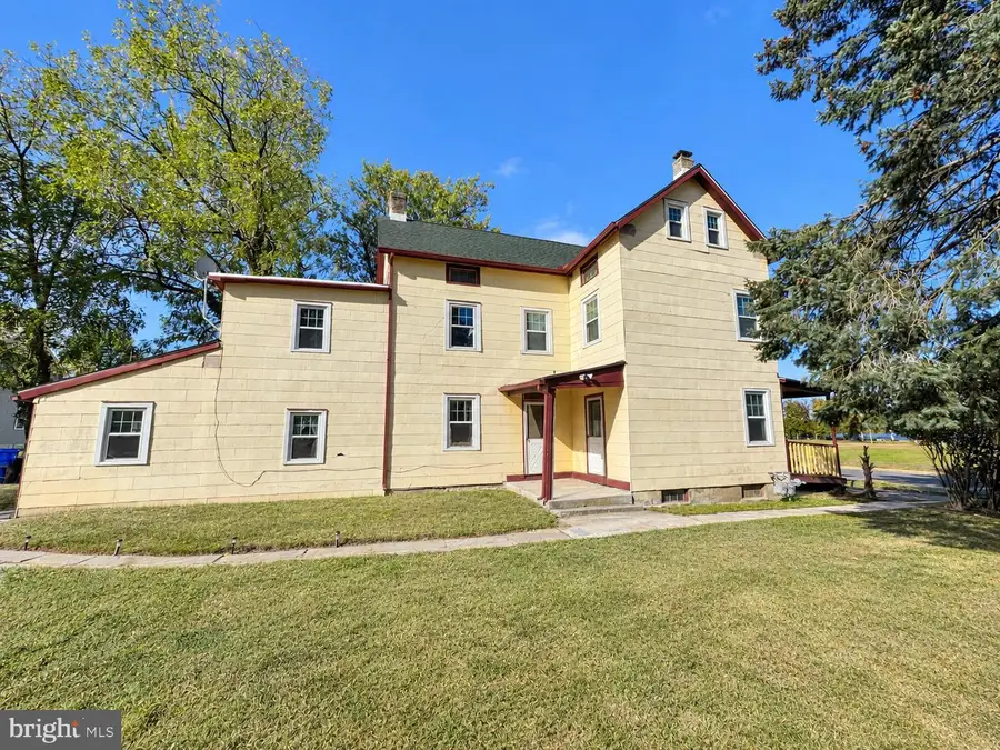 310 Front St, Beverly, NJ 08010 - #3