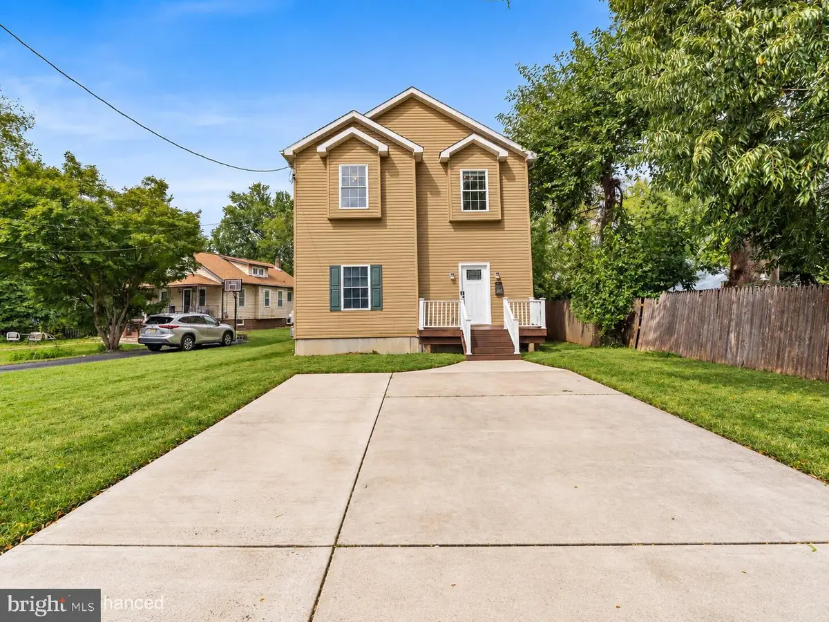 225 Cedar St, Moorestown, NJ 08057 - #1
