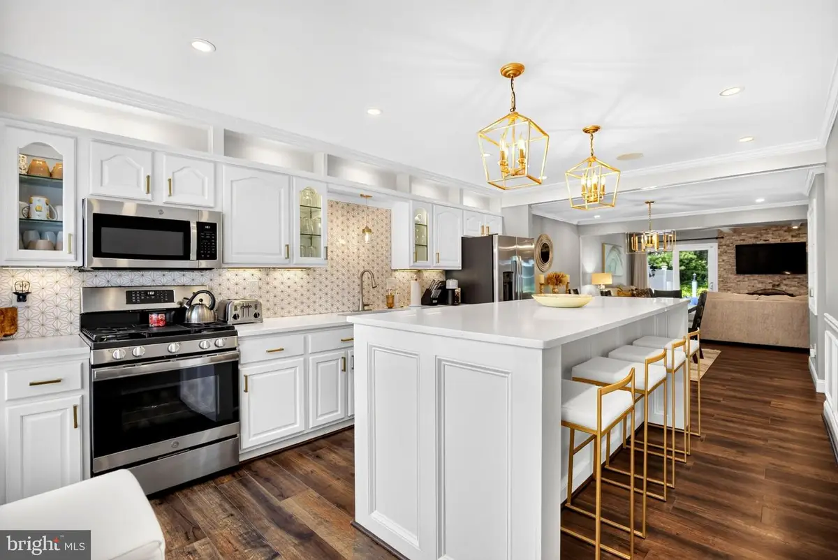 4 Farnwood Rd, Mount Laurel, NJ 08054 - #1
