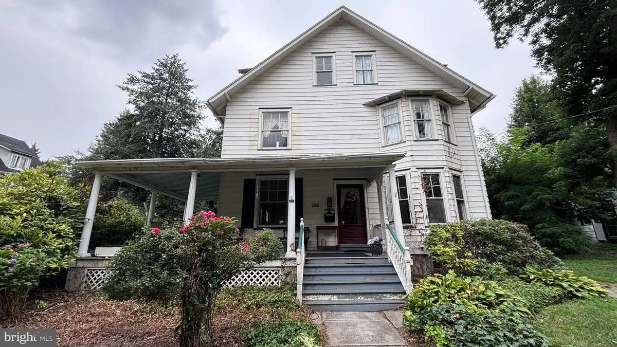 102 Main St, Riverton, NJ 08077 - #1