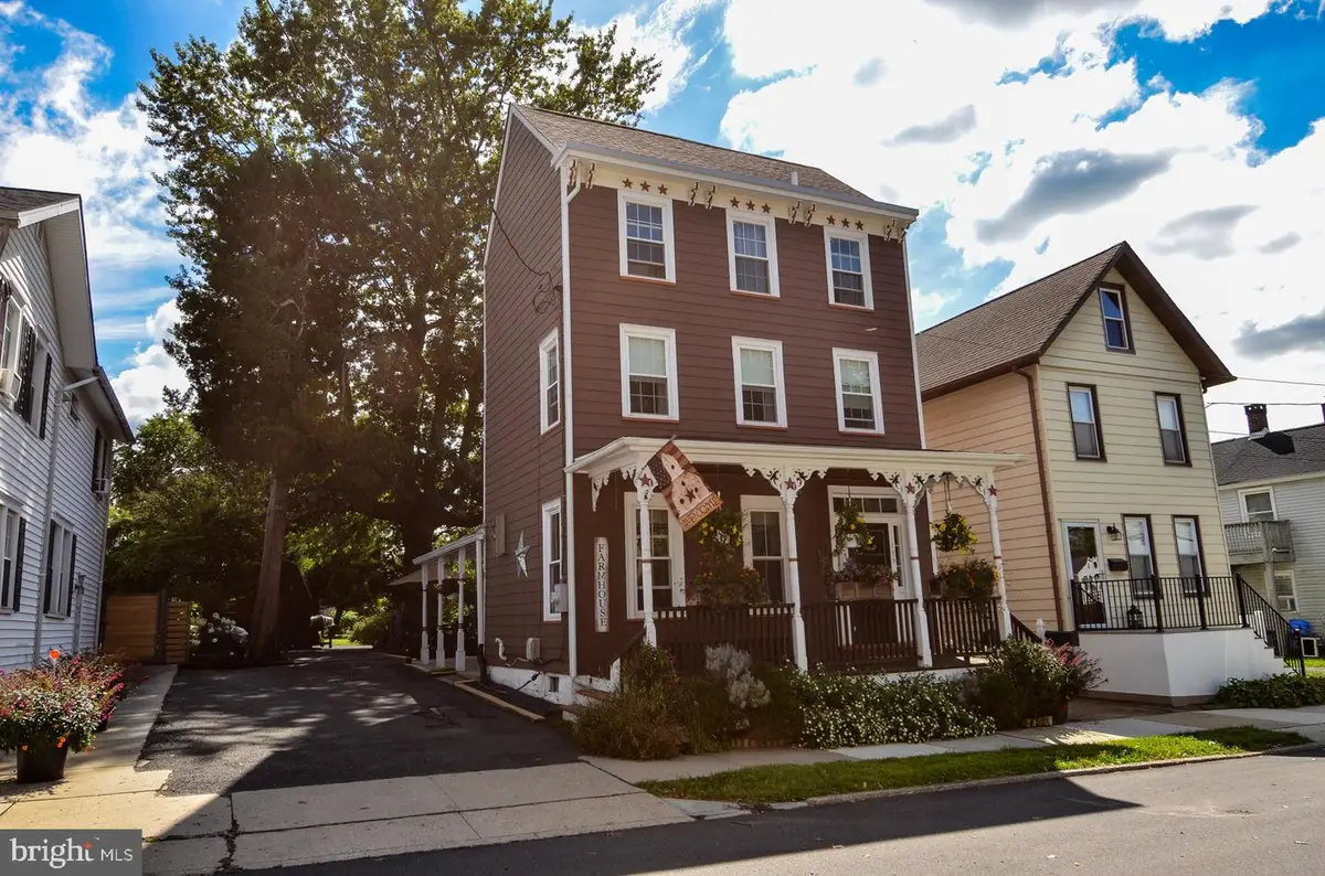 122 E Burlington St, Bordentown, NJ 08505 - #1