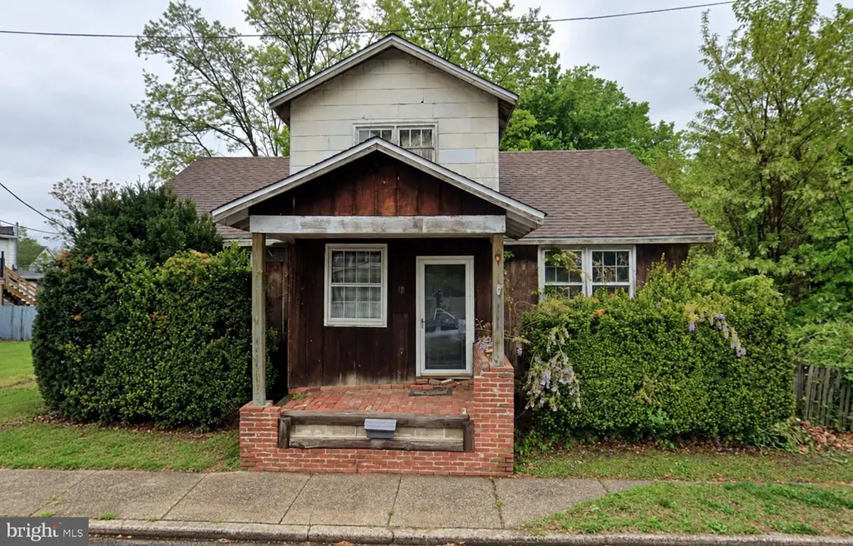 15 E 3rd St, Burlington, NJ 08016 - #1