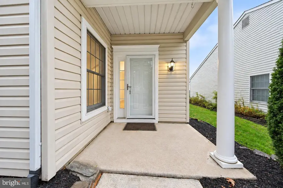 4 Parkview Cir, Columbus, NJ 08022 - #2