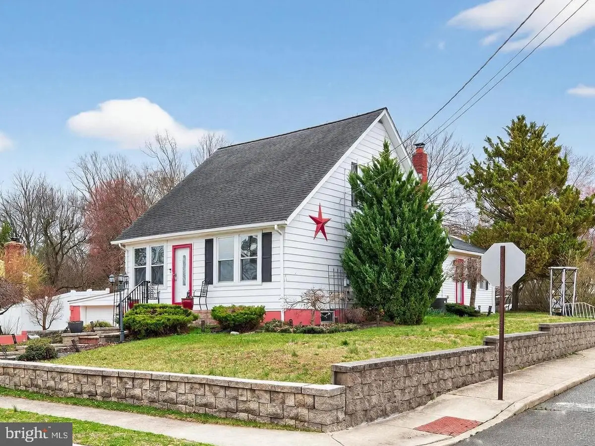152 E 7th St, Burlington, NJ 08016 - #1