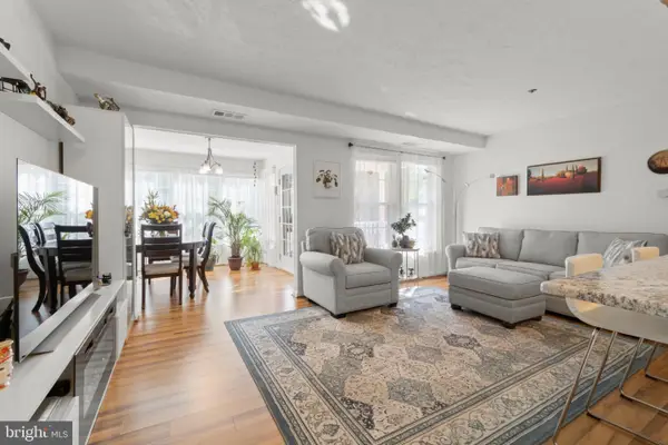 5 Inverness Cir, MARLTON, NJ 08053