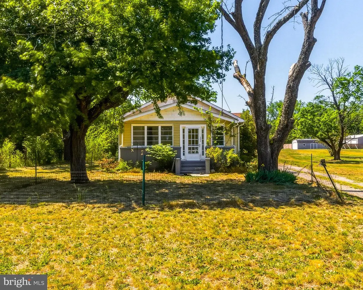 391 E Butler Ave, Vineland, NJ 08360 - #1