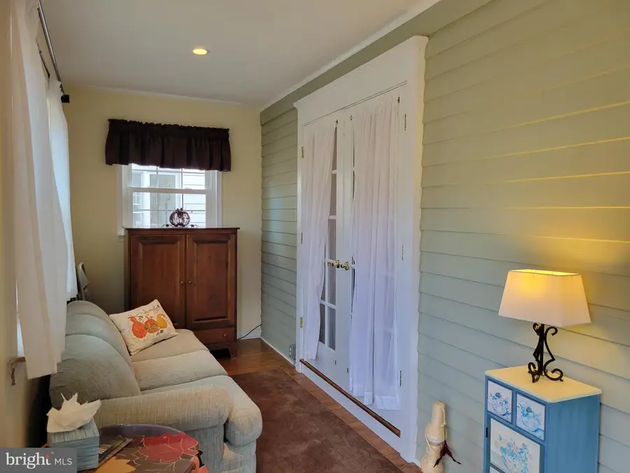 124 Crestmont Ter, Collingswood, NJ 08108 - Image #2