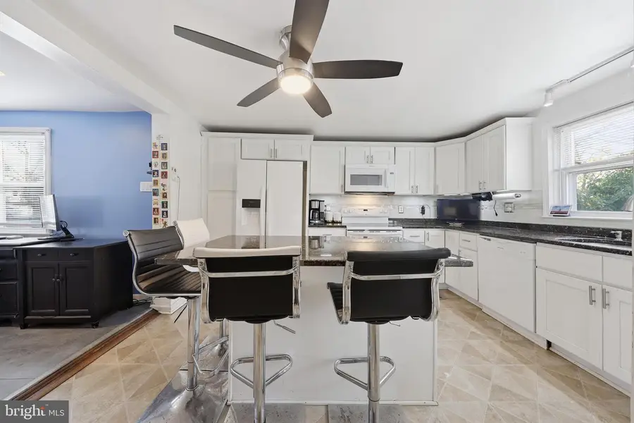 21 Baptist Ln, Blackwood, NJ 08012 - Image #3