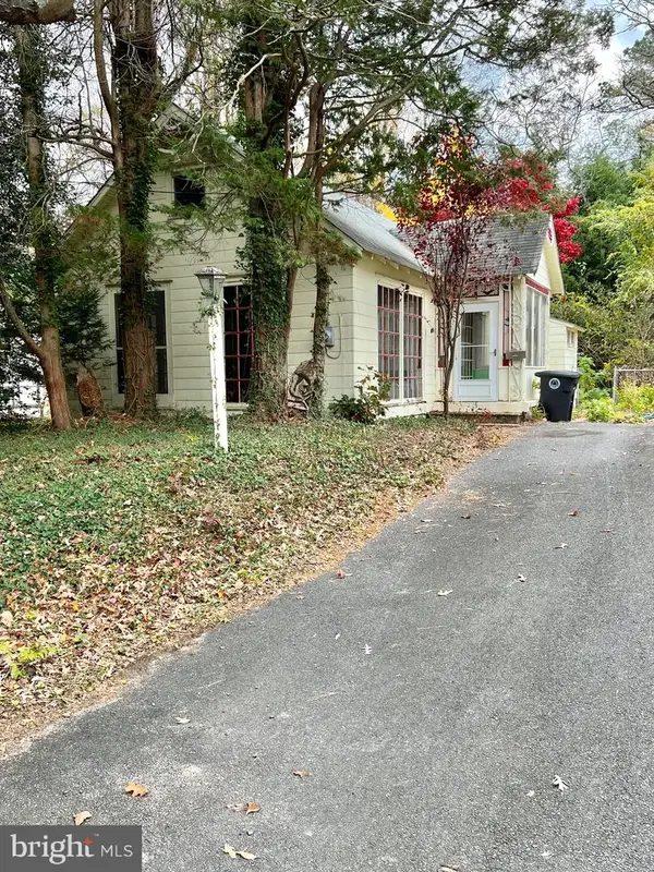 919 Pinelawn Ave, LINDENWOLD, NJ 08021