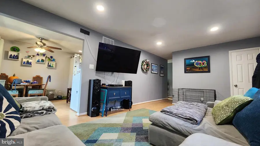 647 Taranto Ave, Blackwood, NJ 08012 - Image #2