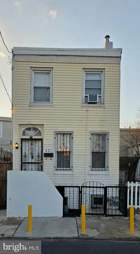 621 Henry St, CAMDEN, NJ 08103