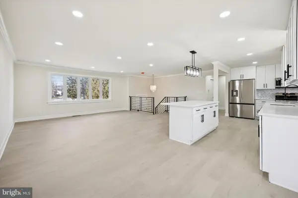 206 Mimosa Dr, CHERRY HILL, NJ 08003