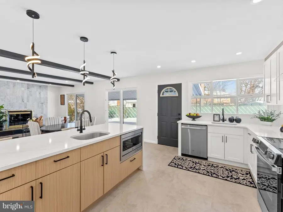 443 Valley Run Dr, Cherry Hill, NJ 08002 - Image #2