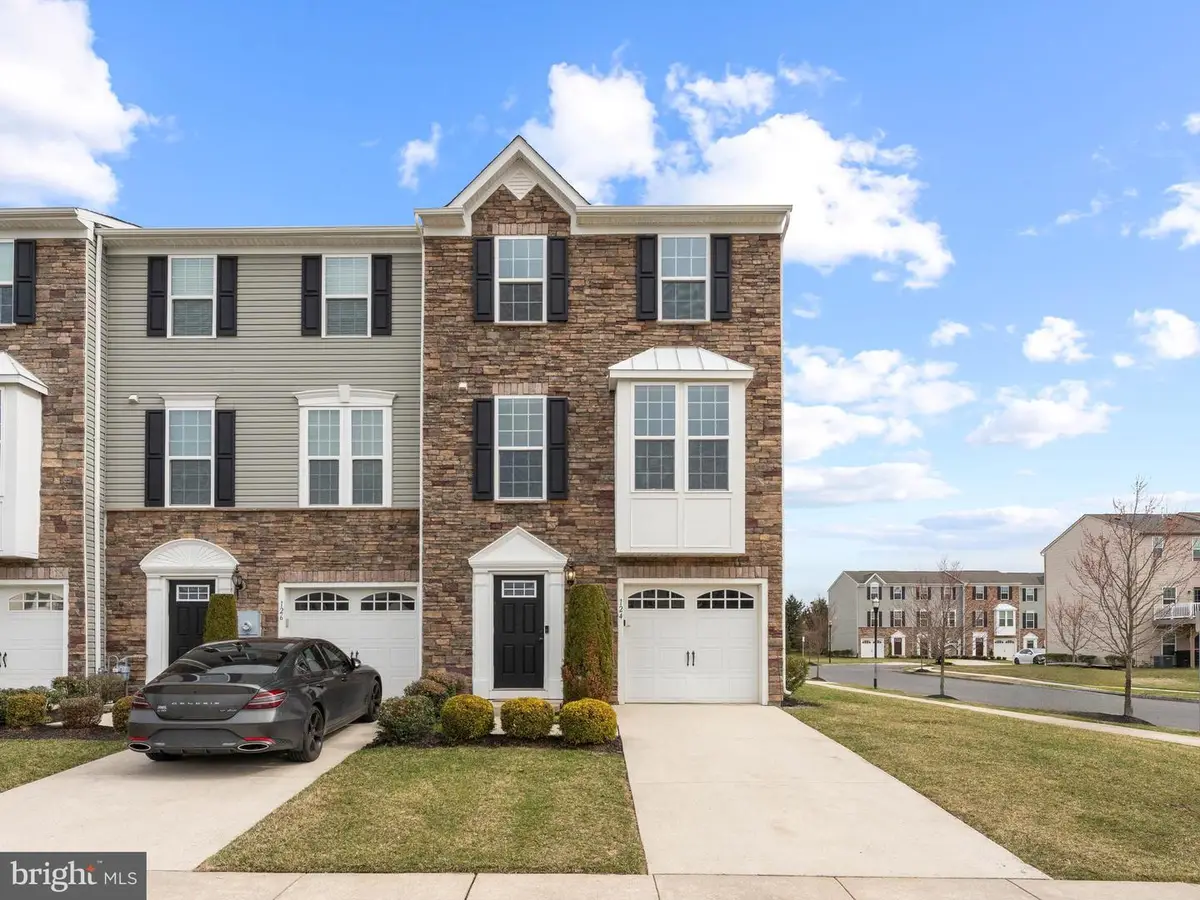 124 Village Green Ln, Sicklerville, NJ 08081 - #1