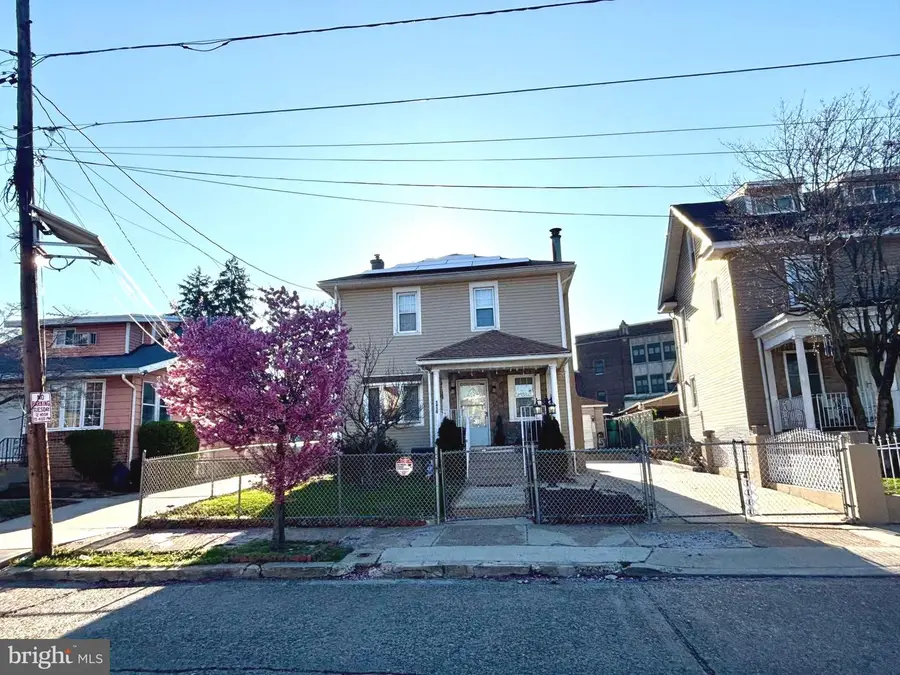 3430 Fairfax Dr, Camden, NJ 08105 - #2