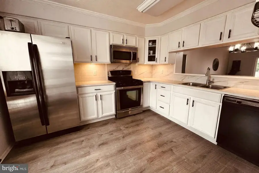 8 Wagon Wheel Dr, Sicklerville, NJ 08081 - #2