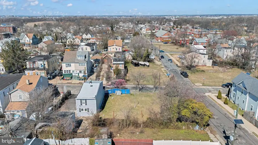 813 N 28th St, Camden, NJ 08105 - #3