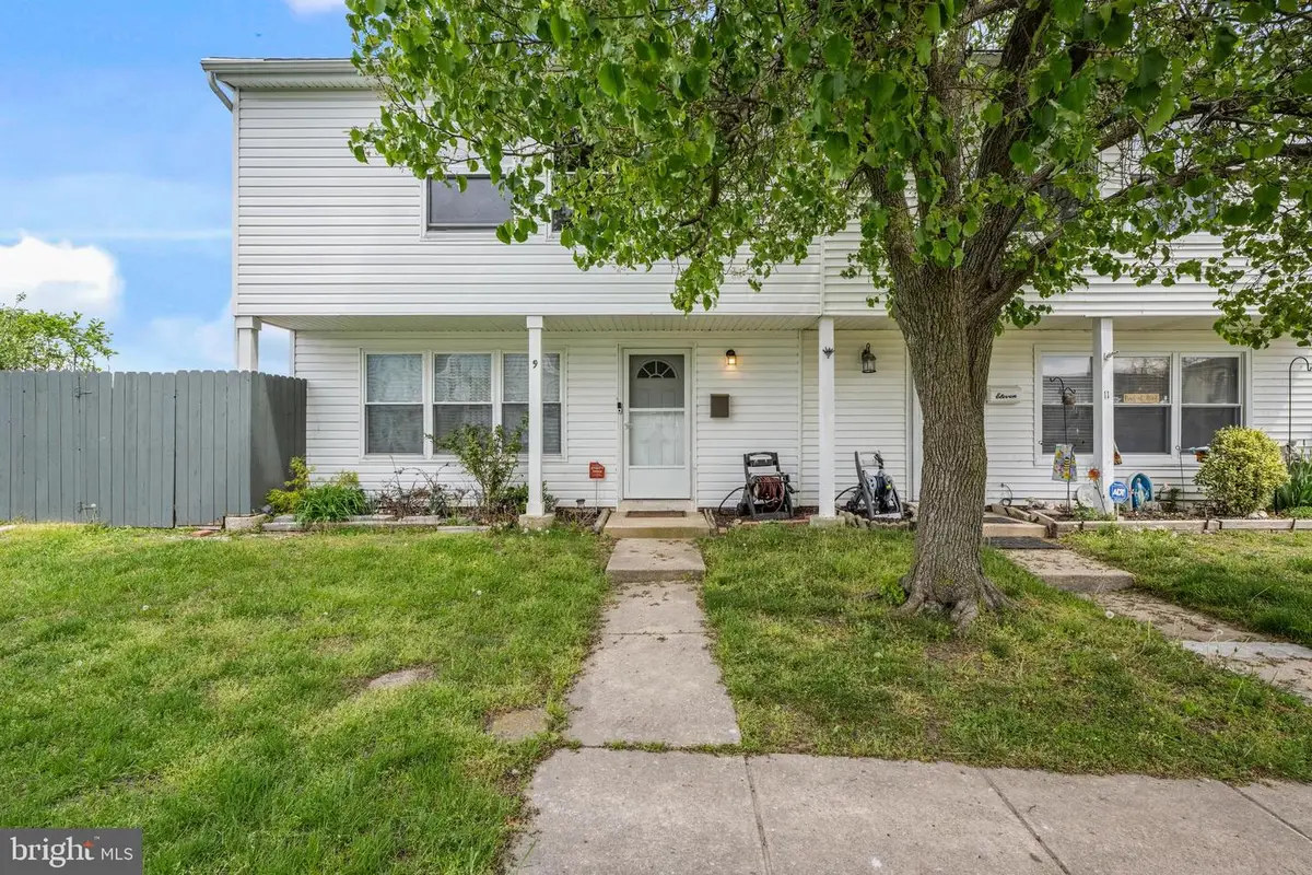 9 Lawrence Ct, Sicklerville, NJ 08081 - #1