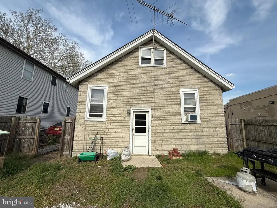 904 Center St, Gloucester City, NJ 08030 - #2
