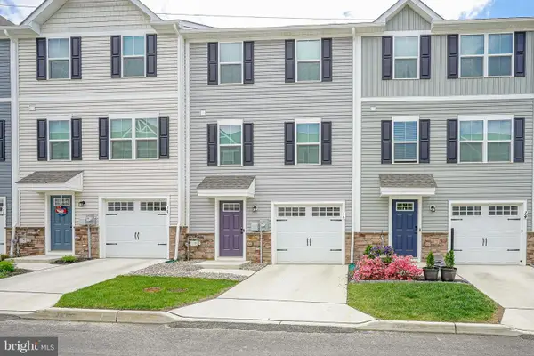 16 Fieldcrest, BLACKWOOD, NJ 08012