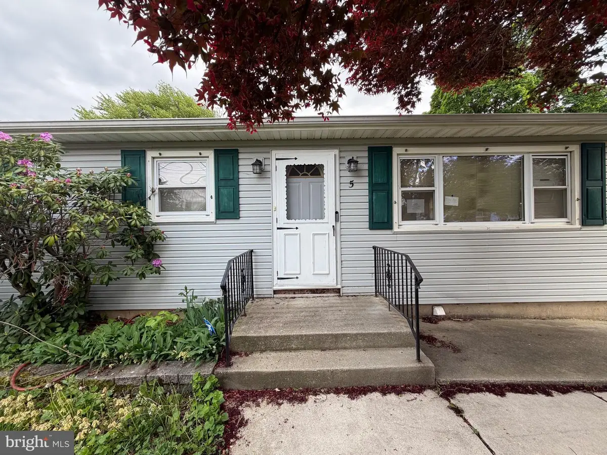 5 Cambridge Ave, Sicklerville, NJ 08081 - #1