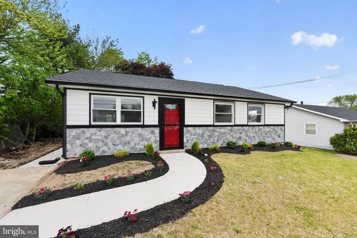 27 Girard Ave, Sicklerville, NJ 08081 - #1